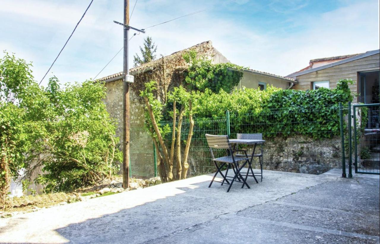 Les Logis Poitevin - Maisons - Terrasses - Detente Поатие Екстериор снимка
